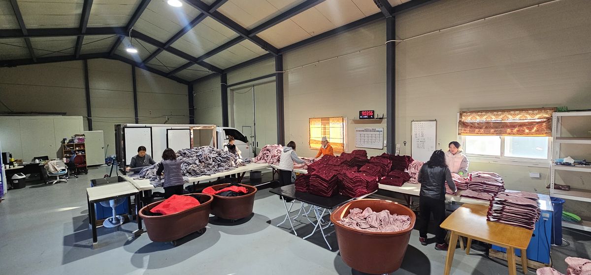 세탁물 분류 작업 현장